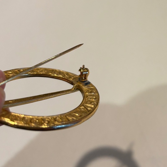 Vintage “Think of A Friend” Pin circa ‘70’s - Picture 8 of 10